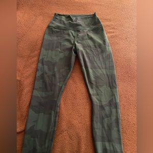 Alo yoga High-Waist Camo Vapor Legging SIZE Medium